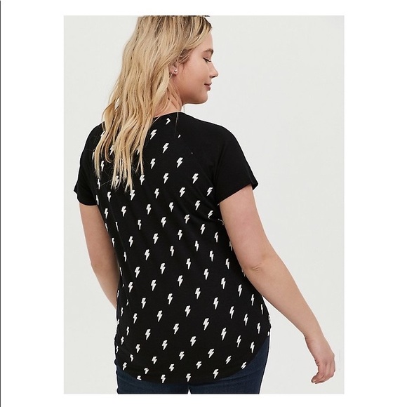 Torrid CLASSIC FIT TEE - SUPER SOFT LIGHTNING BOLT sz 5 - Picture 3 of 4